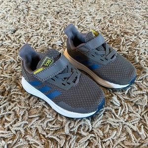 Adidas toddler size 5 tennis shoes.